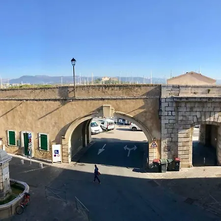 Vieille Ville / Port: 2 Pieces Agreable & Spacieux Antibes