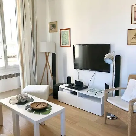 Vieille Ville / Port: 2 Pieces Agreable & Spacieux Apartament *