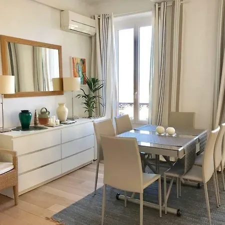 Vieille Ville / Port: 2 Pieces Agreable & Spacieux Apartament Antibes